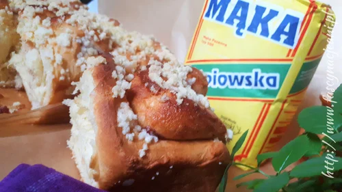 Zawijane drożdżówki z marmoladą