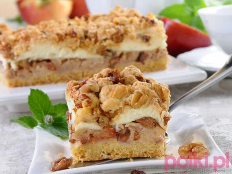 Placek orzechowy z jabłkami