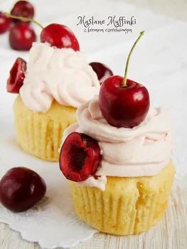 maślane muffinki z kremem czereśniowym