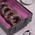 Pieczone donuty z polewą czekoladową
