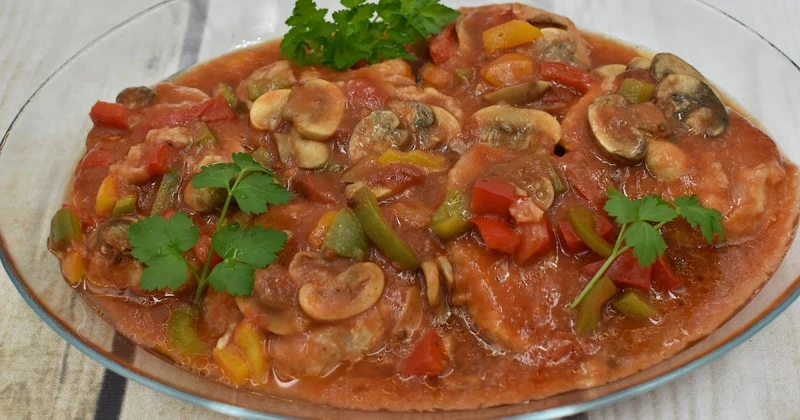 Schab z warzywami i pieczarkami