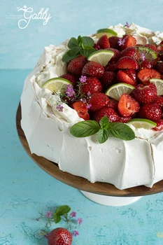 Beza Pavlova z truskawkami