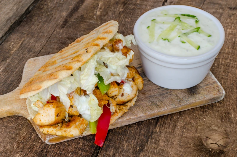 Domowy gyros z sosem tzatziki