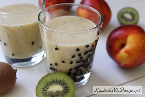Koktajl z kiwi, brzoskwini i banana