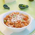 Spaghetti z pomidorami i pieczarkami