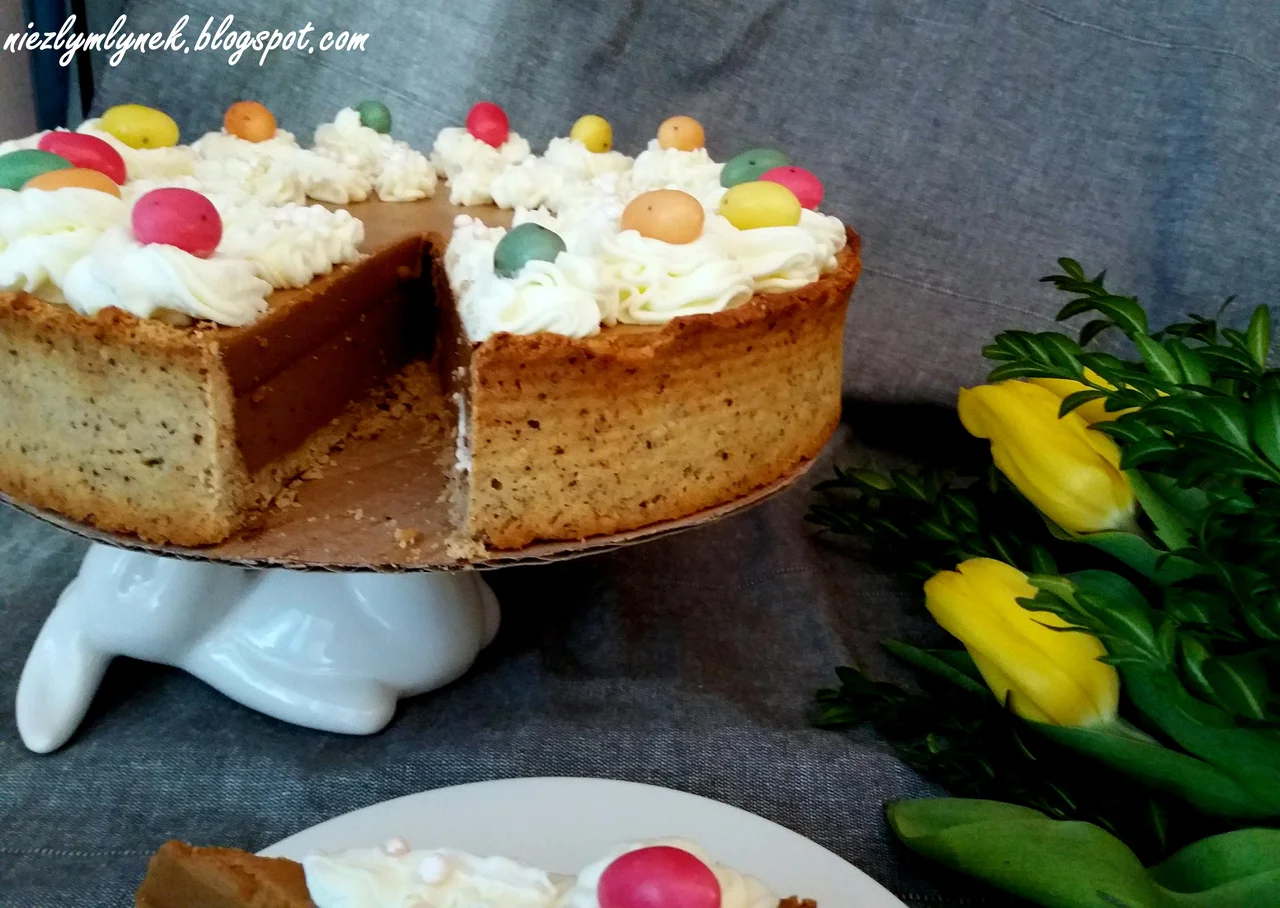 Orzechowo - kawowy tort Wielkanocny