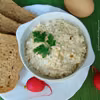 Pasta z makreli, jajek, ogórków i cebuli.