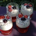 Deser z galaretką i mascarpone