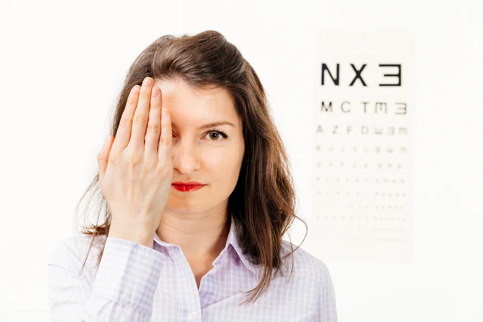 Jak poprawić wzrok? Poznaj 4 proste ćwiczenia na poprawę wzroku.