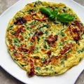 Omlet z suszonymi pomidorami