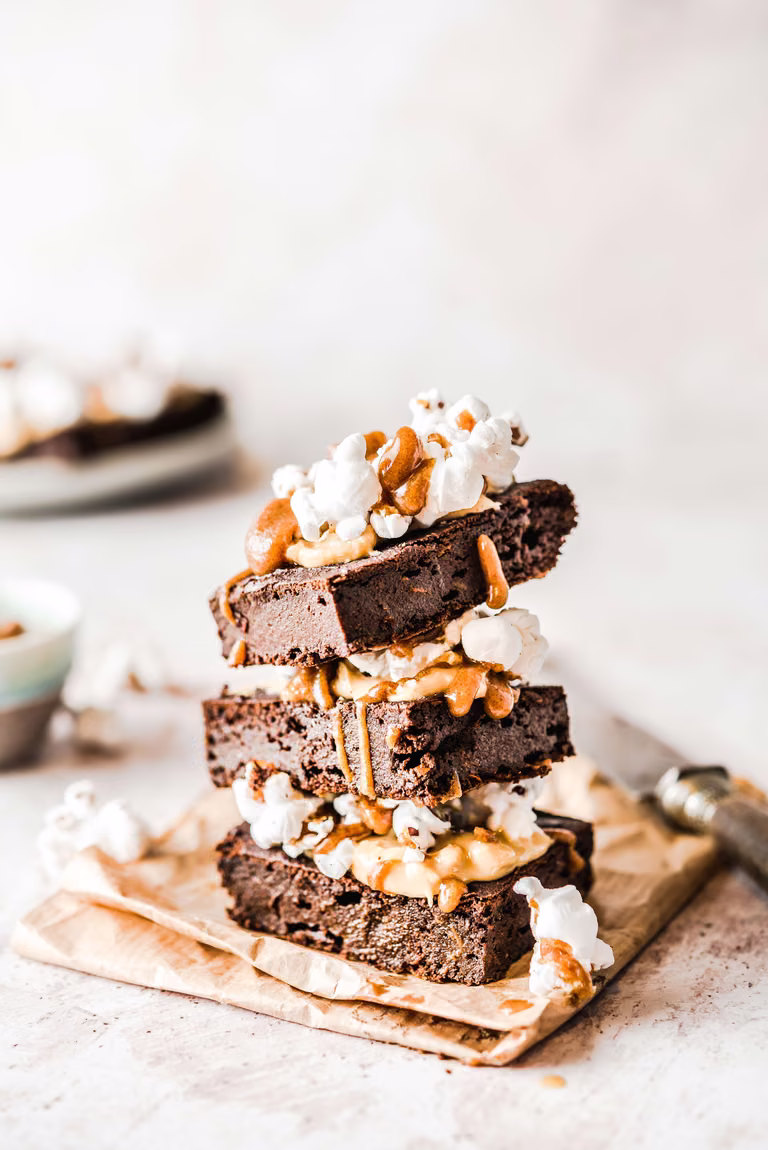 Dyniowe brownie z masłem orzechowym i popcornem
