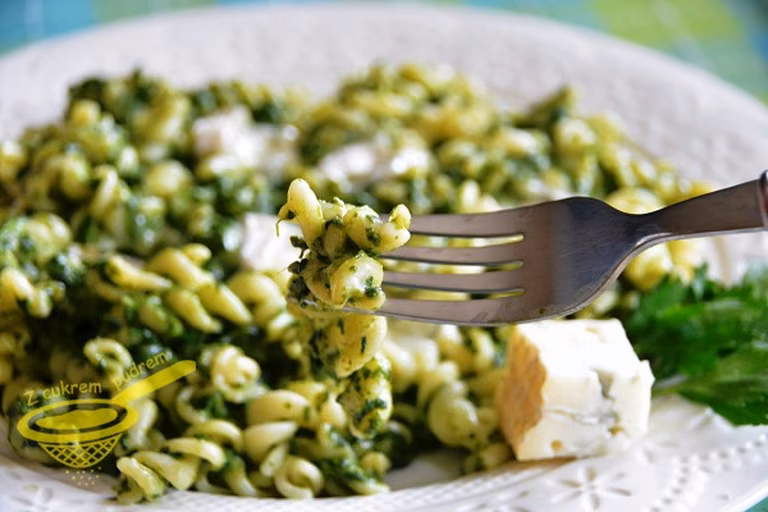makaron ze szpinakiem i serem gorgonzola