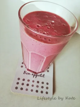 smoothie truskawkowo malinowe z selerem naciowym