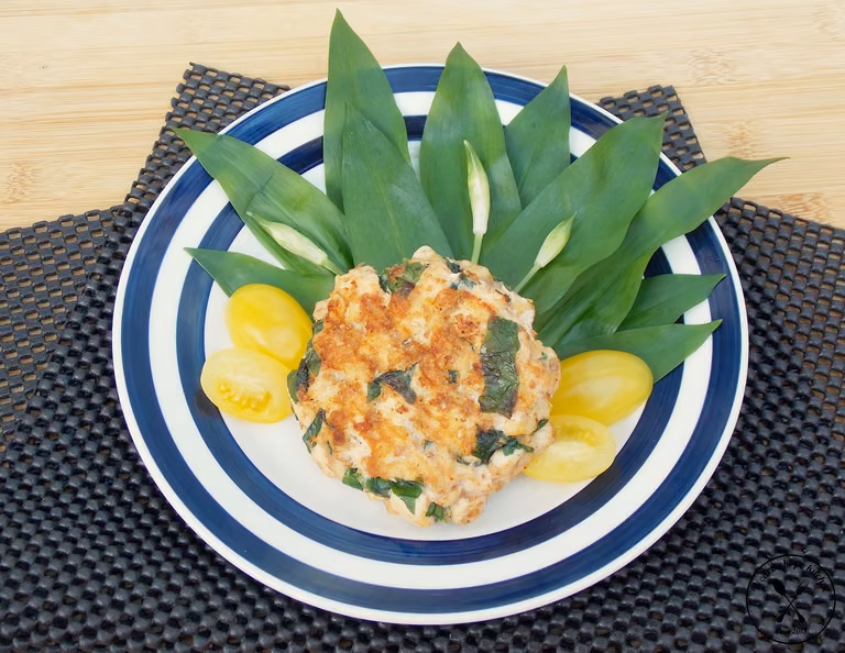 Grillowane kotlety drobiowe z czosnkiem niedźwiedzim i serem halloumi