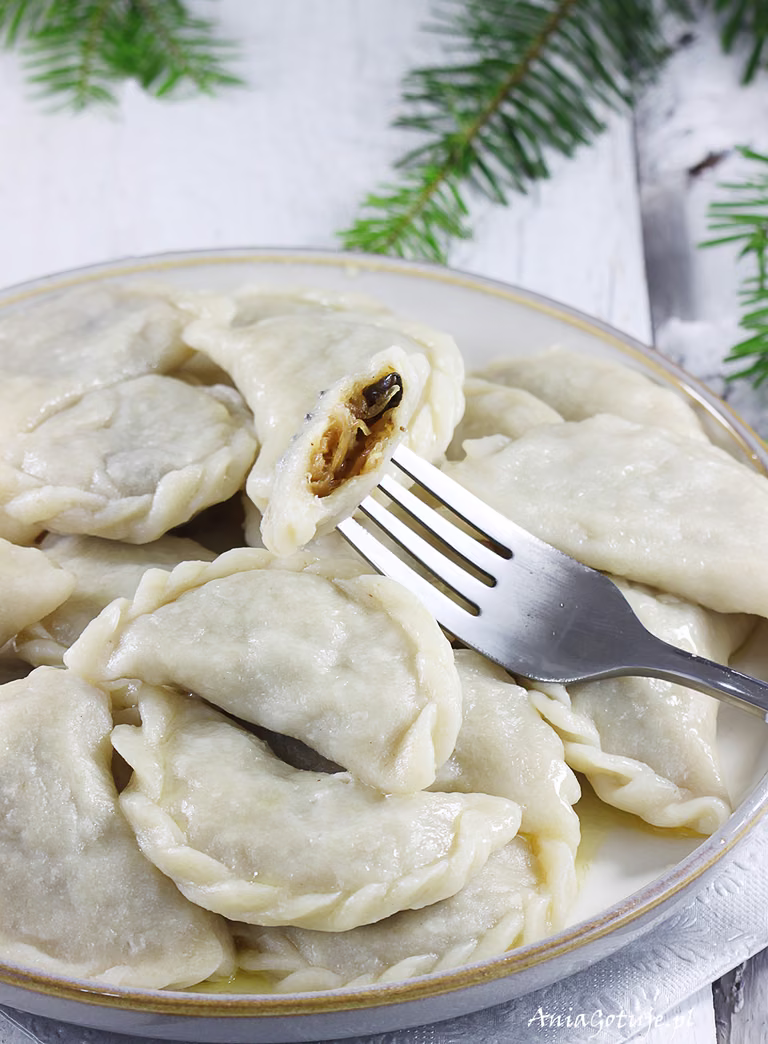 Pierogi z kapustą i grzybami