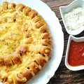 Przekąska imprezowa – mini hot-dogi w cieście na pizzę