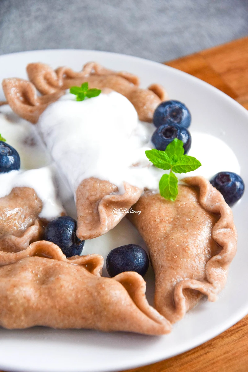 Pełnoziarniste pierogi z borówkami FIT