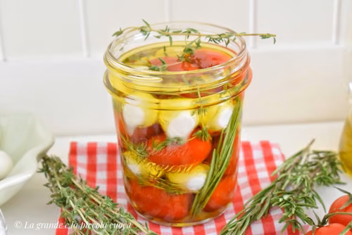 Mozzarella marynowana w oliwie i ziołach – La grande piccola cuoca