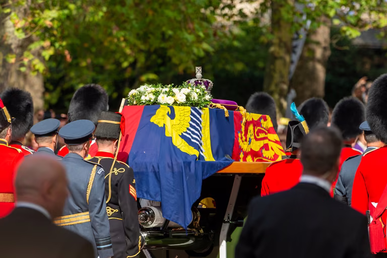 Co zabrała ze sobą do grobu Elżbieta II?