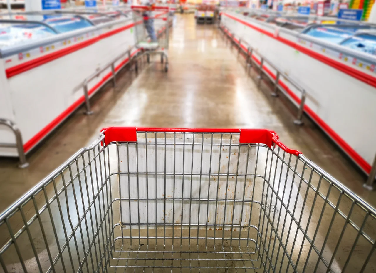 Supermarket likwiduje sklepy w Polsce! Jest wyprzedaż towaru, ale też grupowe zwolnienia