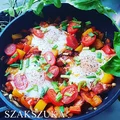 Jajka z kiełbasą i papryką. Szakszuka z kiełbasą i papryką ( shakshouka)