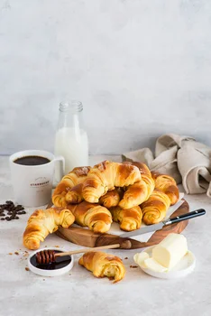 Śniadaniowe maślane croissanty