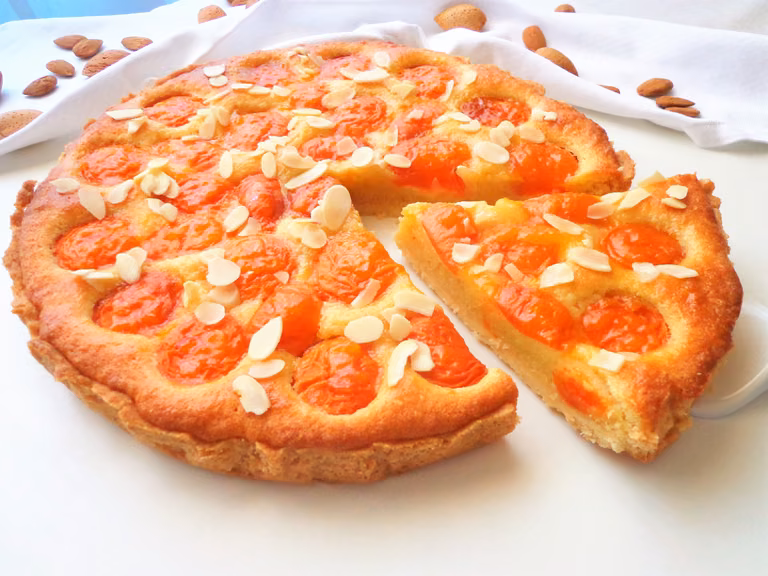 Tarta z morelami i kremem migdałowym frangipane