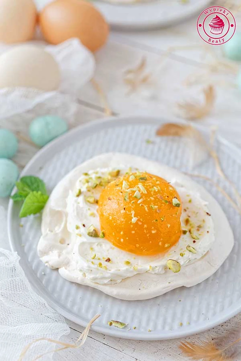 Pavlova jak jajko sadzone :)