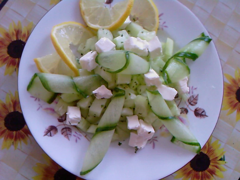Ogórkowa przystawka z serem feta