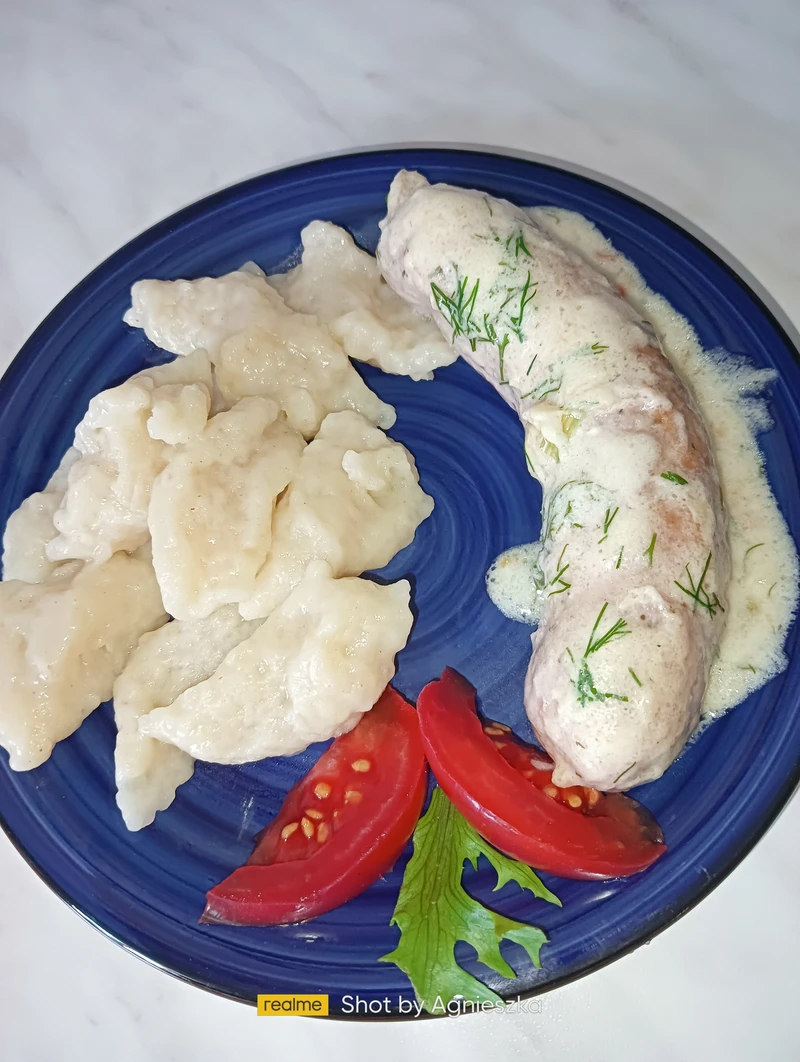 Kiełbasa biała parzona w sosie śmietanowo - chrzanowym