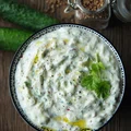 Raita – indyjski sos jogurtowy z ogórkami