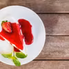 Ciasto ze śmietaną i mascarpone z polewą truskawkową