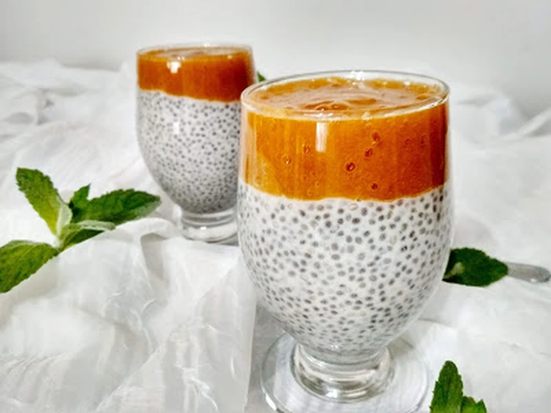 Bananowy pudding chia z musem morelowym