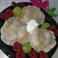 Pierogi " Kwiatuszki " z czereśniami i winogronami