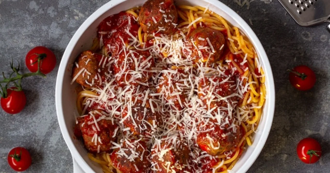 Spaghetti z warzywnymi klopsikami