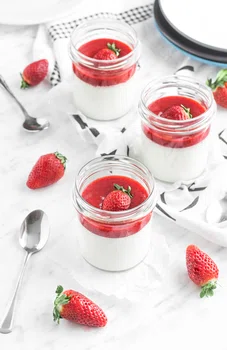 Panna cotta z truskawkami