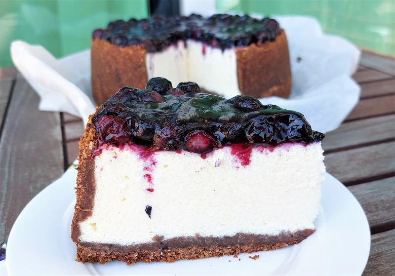 Sernik ricotta z borówkami