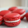 Francuskie macarons z kremowym nadzieniem