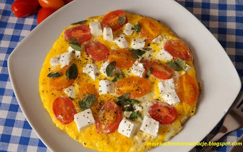 FIT Omlet z pomidorkami, fetą i bazylią - 268 kcal
