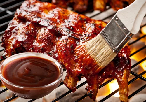 Zrób własny sos BBQ w 10 minut. Lepszy niż sklepowy, idealny do żeberek i karkówki!