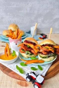 BURGERY DLA DZIECI Z PARÓWKAMI, FRYTKAMI Z BATATÓW I KETCHUPEM Z MANGO! POMYSŁ NA KINDERBAL.