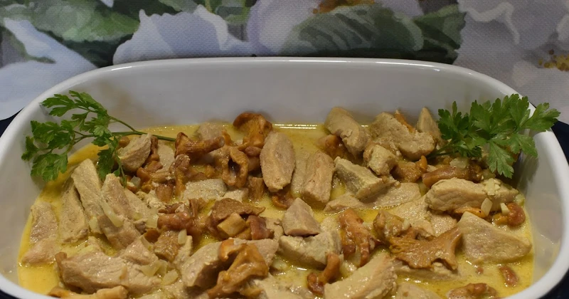Schab w sosie miodowym z kurkami