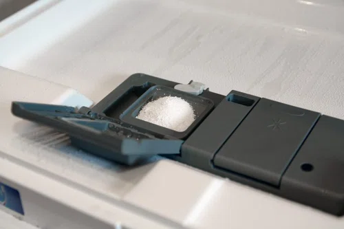 Tabletki czy płyn do zmywarki? Co jest lepsze?