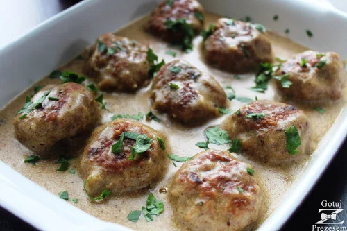 Pulpety w sosie serowym!