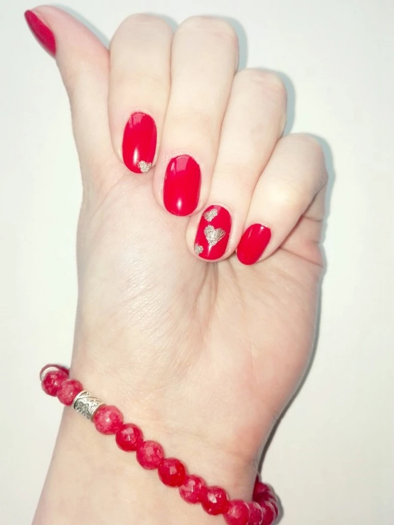 WALENTYNKOWY MANICURE Z ASTOREM