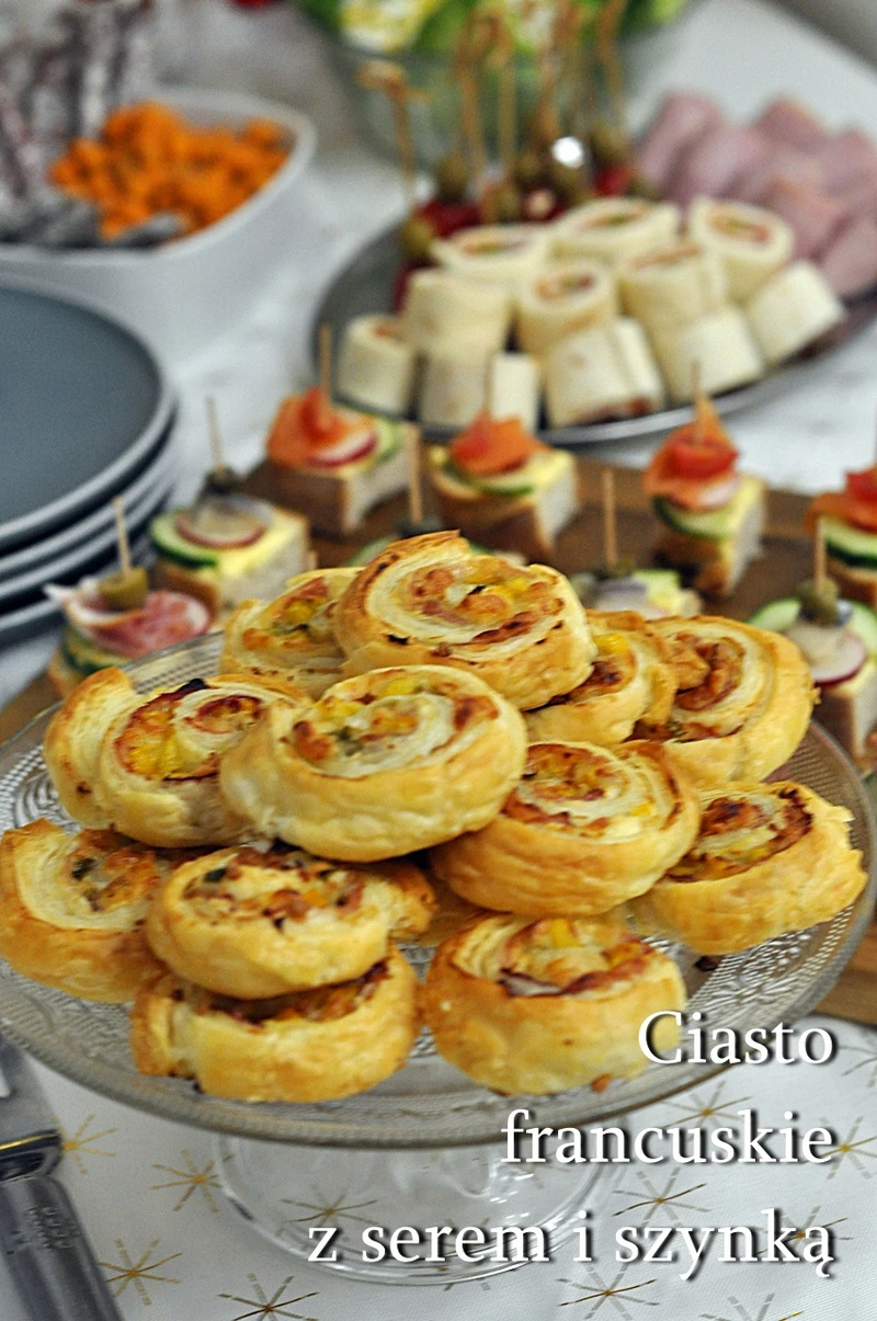 Ciasto francuskie z serem i szynką