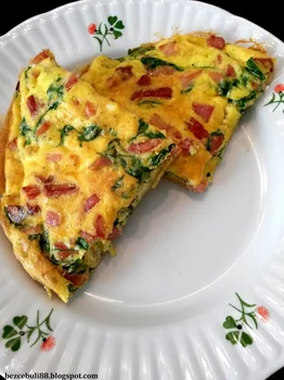 Frittata z boczkiem i rukolą