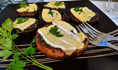 grzyby portobello zapiekane z camembertem
