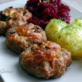 Gniazda z mielonego mięsa z pieczarkami i serem