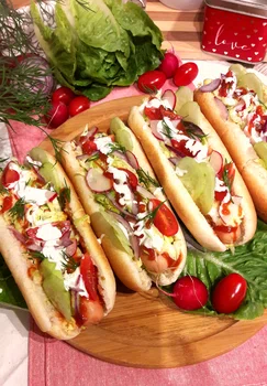Hot-dogi z surówką Colesław